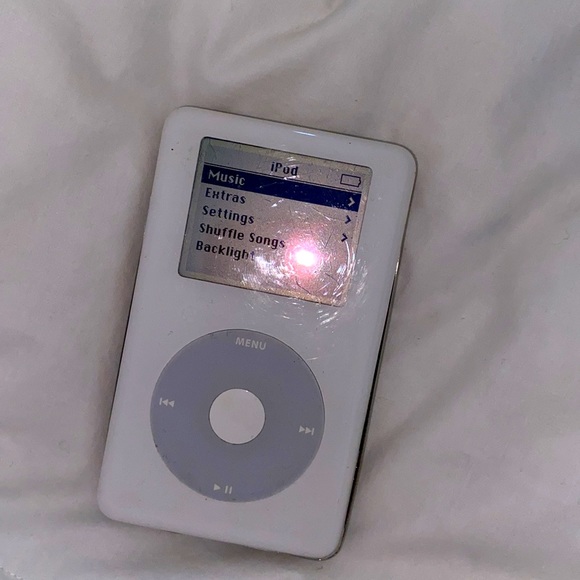 Working IPod 4th generation with charger - Picture 3 of 4
